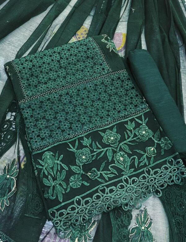 Noor E Nazakat Bottle Green