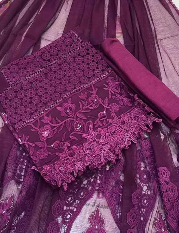 Noor E Nazakat Majenda